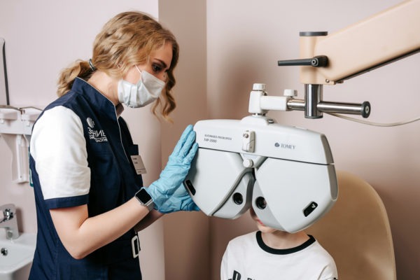 Детский офтальмолог проверка Зрения клиника Зрение СПБ Добролюбова