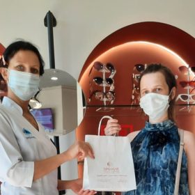 Подобрали очки для подопечной благотворительного фонда "Гуманитарное действие" клиника Зрение