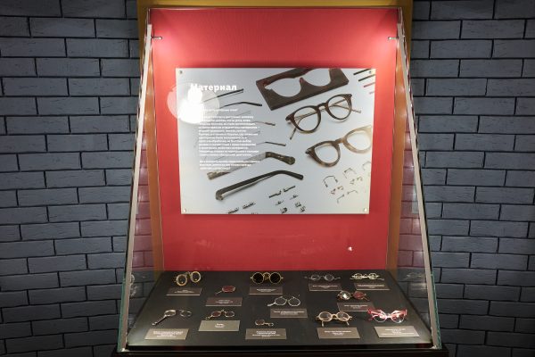 салон-музей оптики выставка истоических оправ юлии карбовской спб на спортивной