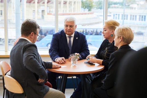 Открытие детского отделения в офталмьологическом центре Зрение в СПб. Эргашев Олег Николаевич постеил открытие детской клиники