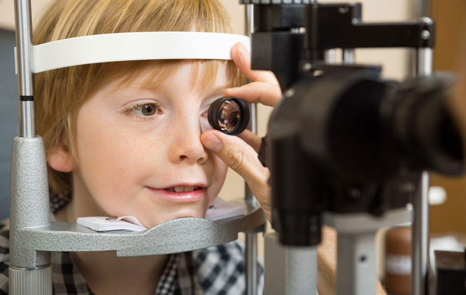 Лечение косоглазия детям в клинике Зрение