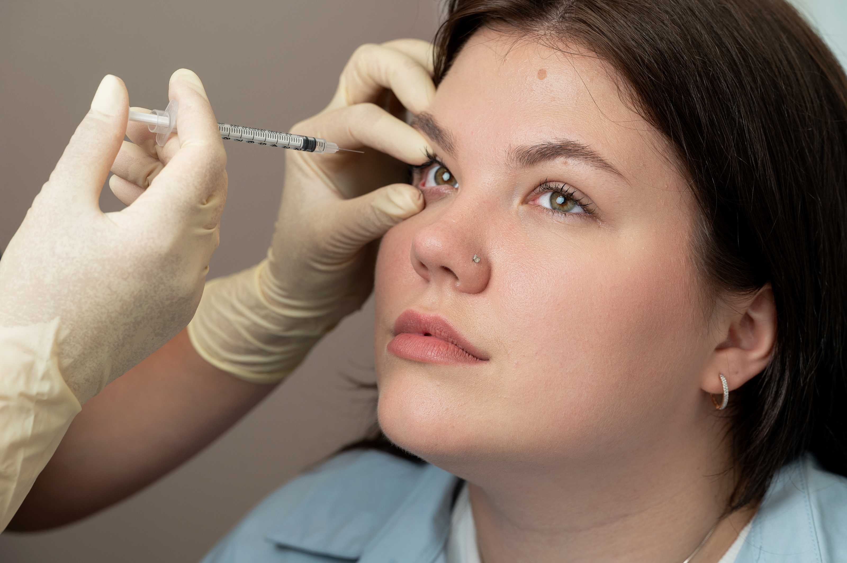 Интравитреальное введение препарата Континия