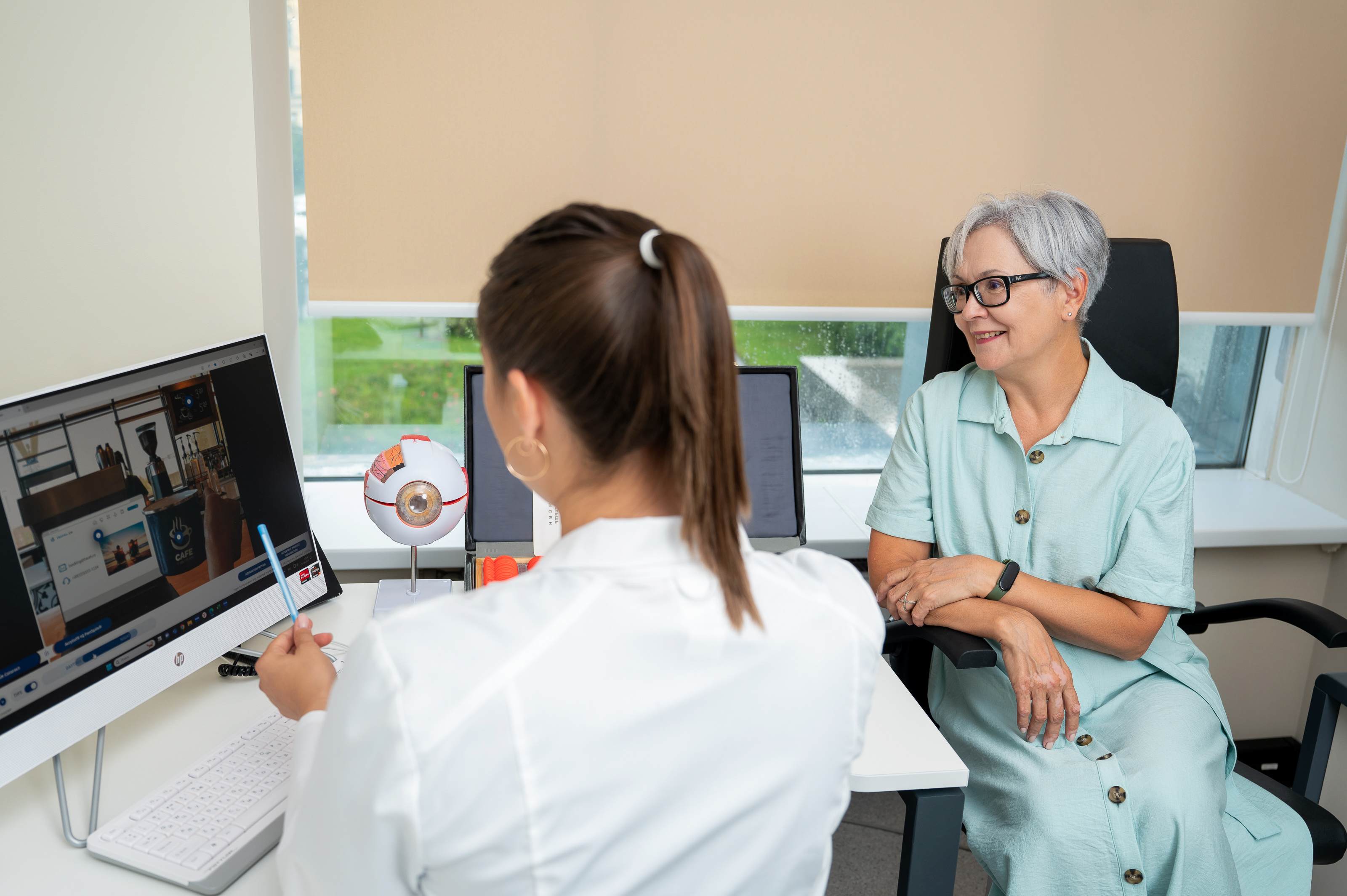 Пациент и офтальмолог